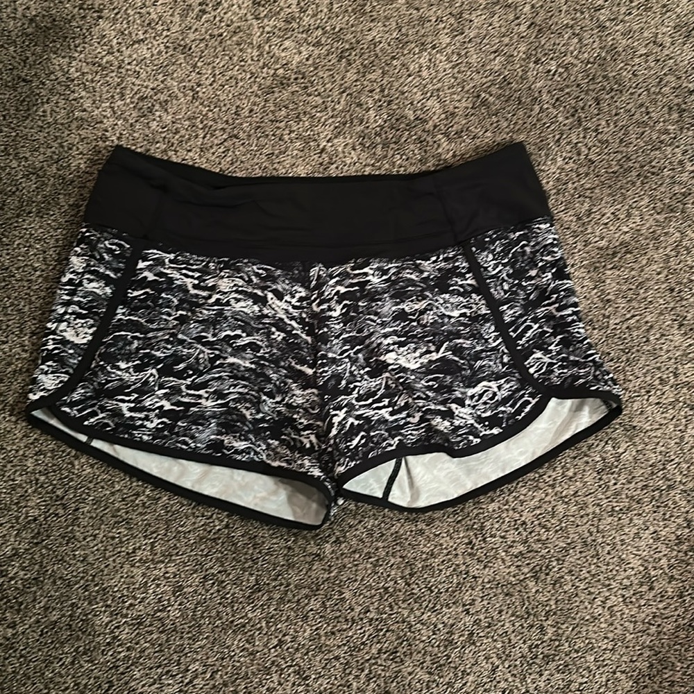 Lululemon shorts size 10 3in